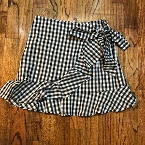 Adorable checkered skirt